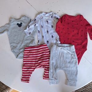 5 pieces baby Gap Disney Mickey Mouse 0-3 months onesies and pants